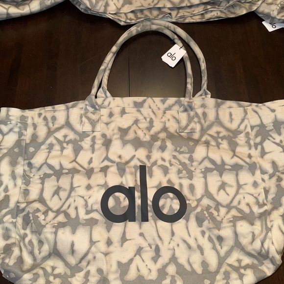 THE Alo Gray Camouflage Tote Bag!! - Picture 1 of 7